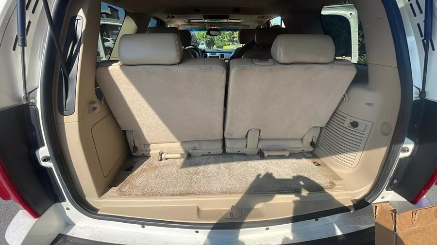 2010 Cadillac Escalade Luxury photo