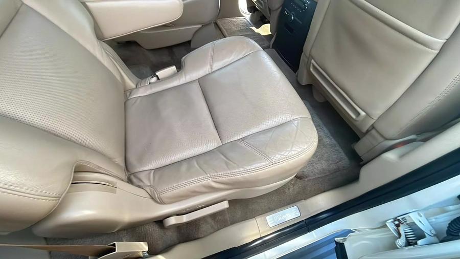 2010 Cadillac Escalade Luxury photo