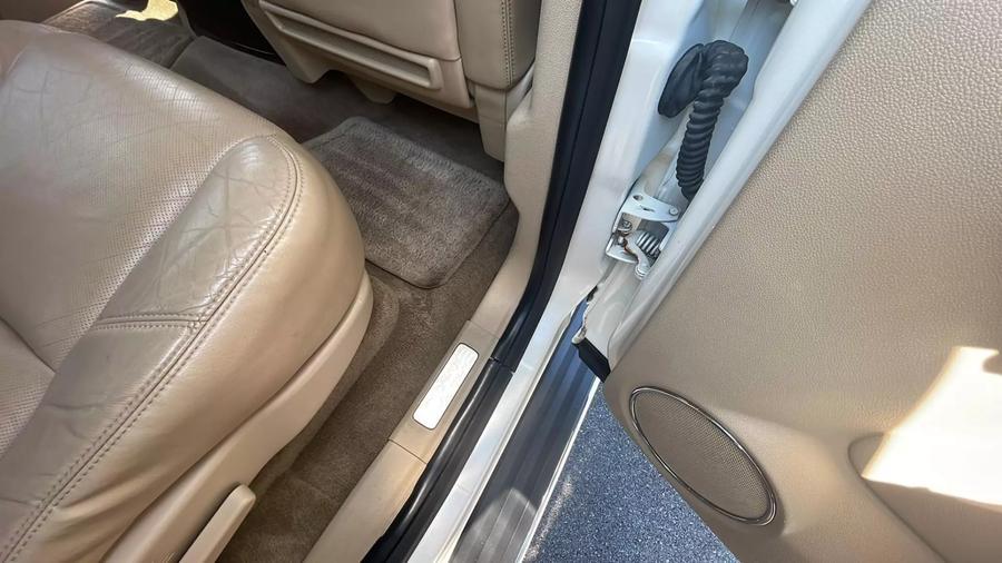2010 Cadillac Escalade Luxury photo