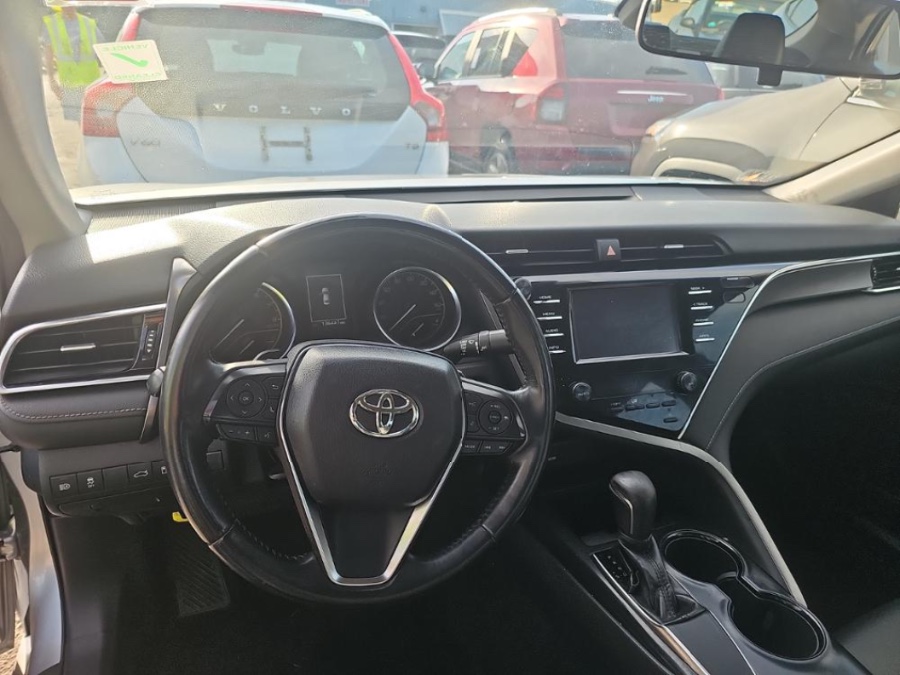 2018 Toyota Camry SE Auto (Natl) photo