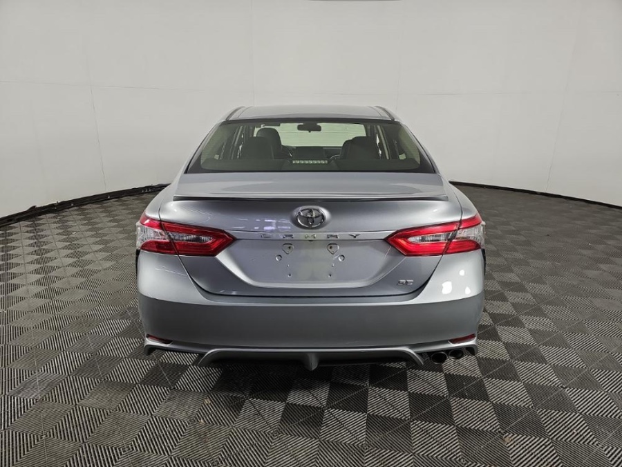 2018 Toyota Camry SE Auto (Natl) photo