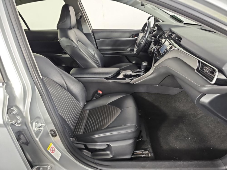 2018 Toyota Camry SE Auto (Natl) photo