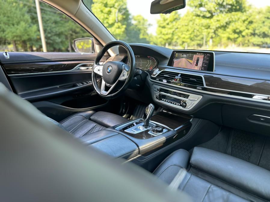 2021 BMW 7-Series 740i xDrive Sedan photo