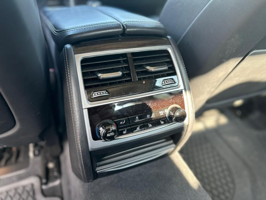 2021 BMW 7-Series 740i xDrive Sedan photo