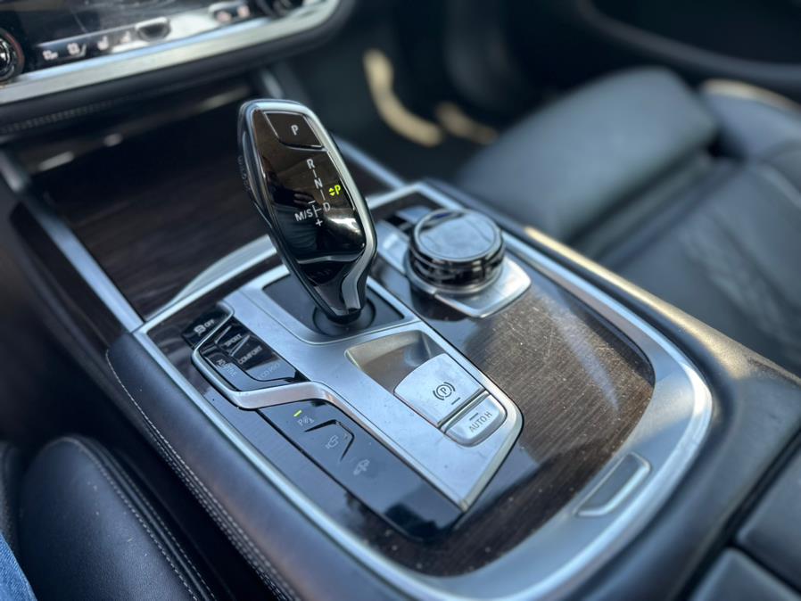 2021 BMW 7-Series 740i xDrive Sedan photo