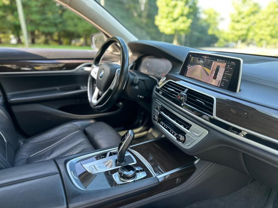 2021 BMW 7-Series 740i xDrive Sedan photo