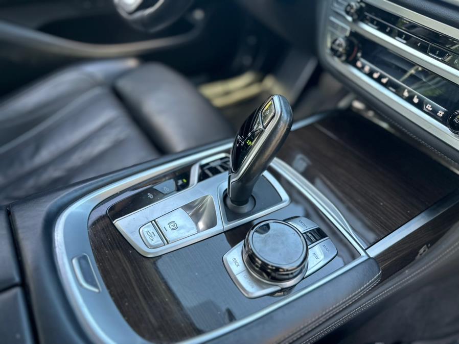 2021 BMW 7-Series 740i xDrive Sedan photo