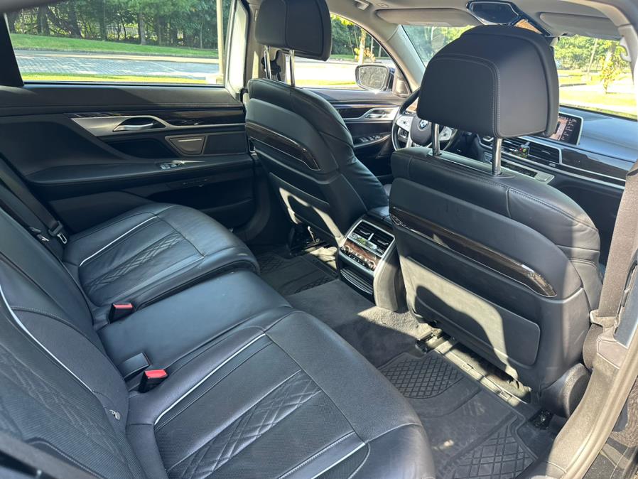 2021 BMW 7-Series 740i xDrive Sedan photo