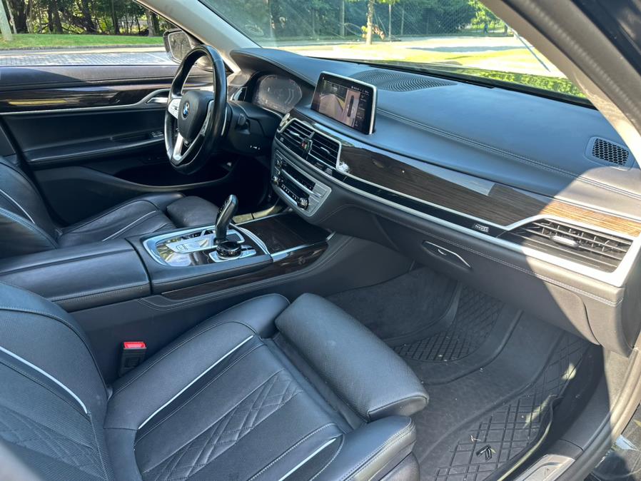 2021 BMW 7-Series 740i xDrive Sedan photo