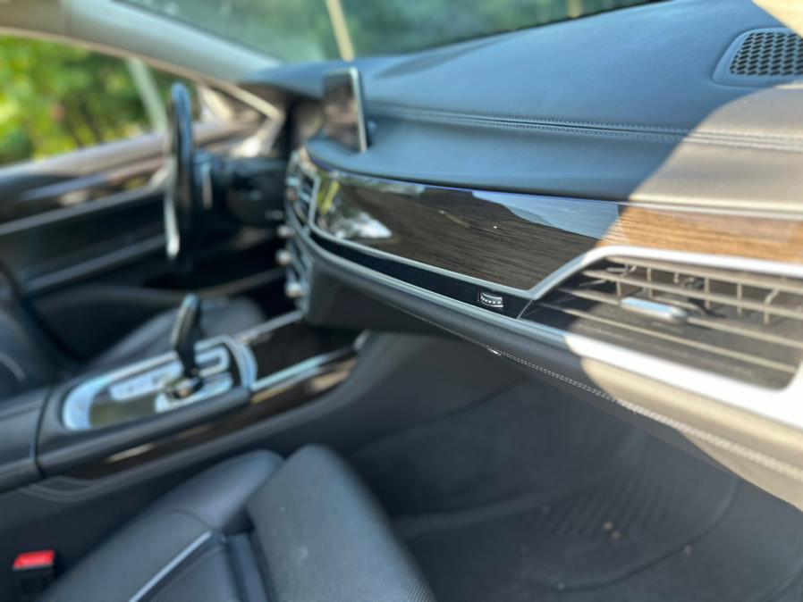 2021 BMW 7-Series 740i xDrive Sedan photo