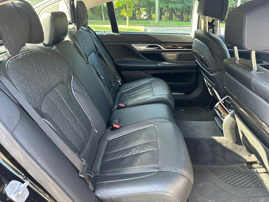 2021 BMW 7-Series 740i xDrive Sedan photo