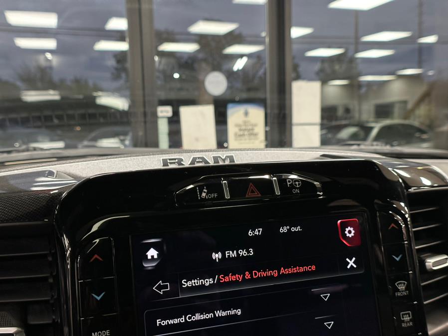 2020 RAM 1500 Laramie 4x4 Crew Cab 5''7