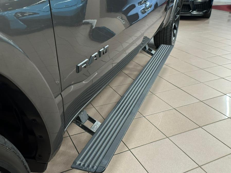 2020 RAM 1500 Laramie 4x4 Crew Cab 5''7