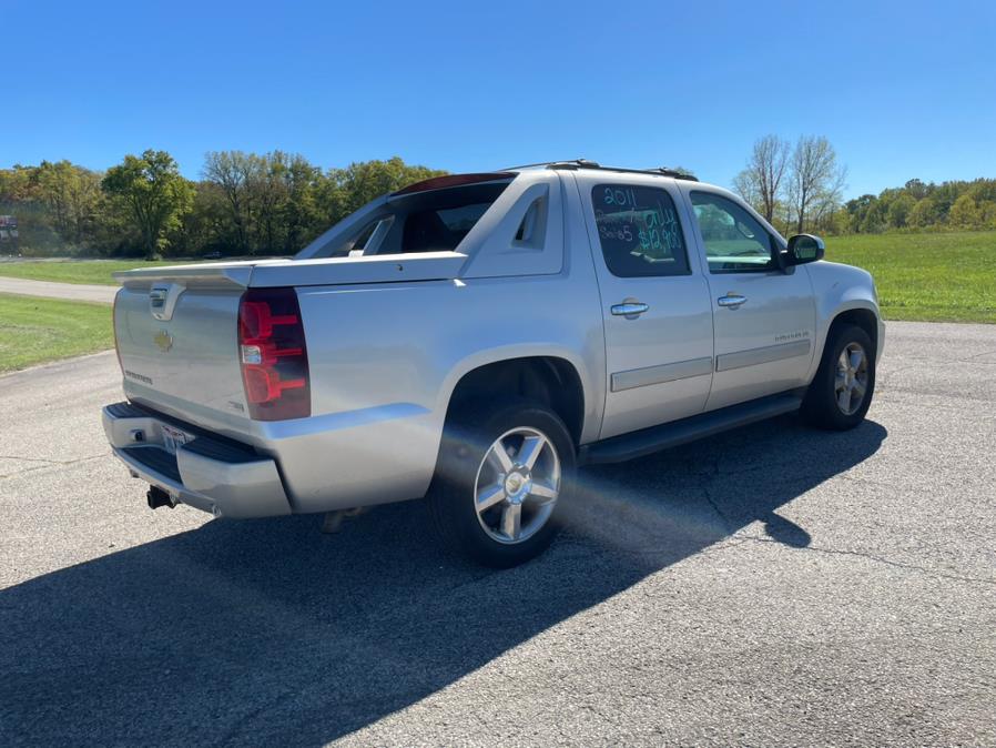 2011 Chevrolet Avalanche LS photo