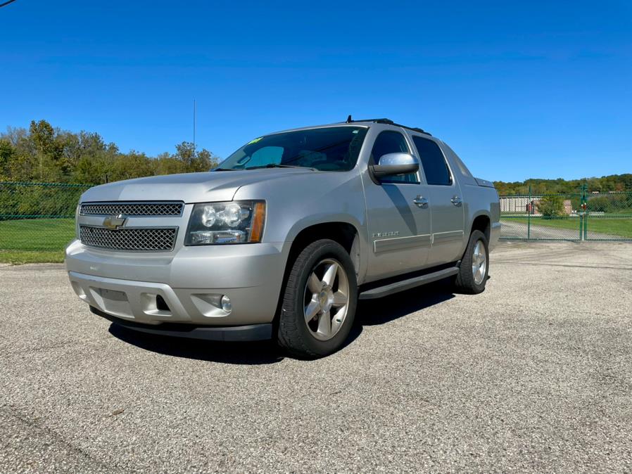 2011 Chevrolet Avalanche LS photo