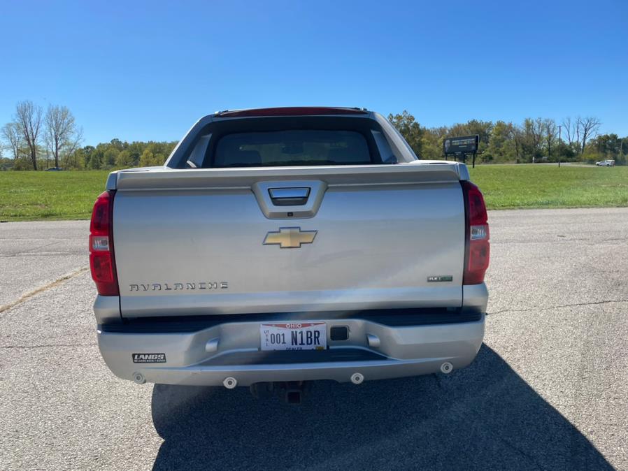 2011 Chevrolet Avalanche LS photo
