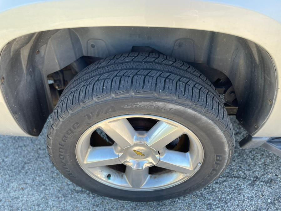 2011 Chevrolet Avalanche LS photo