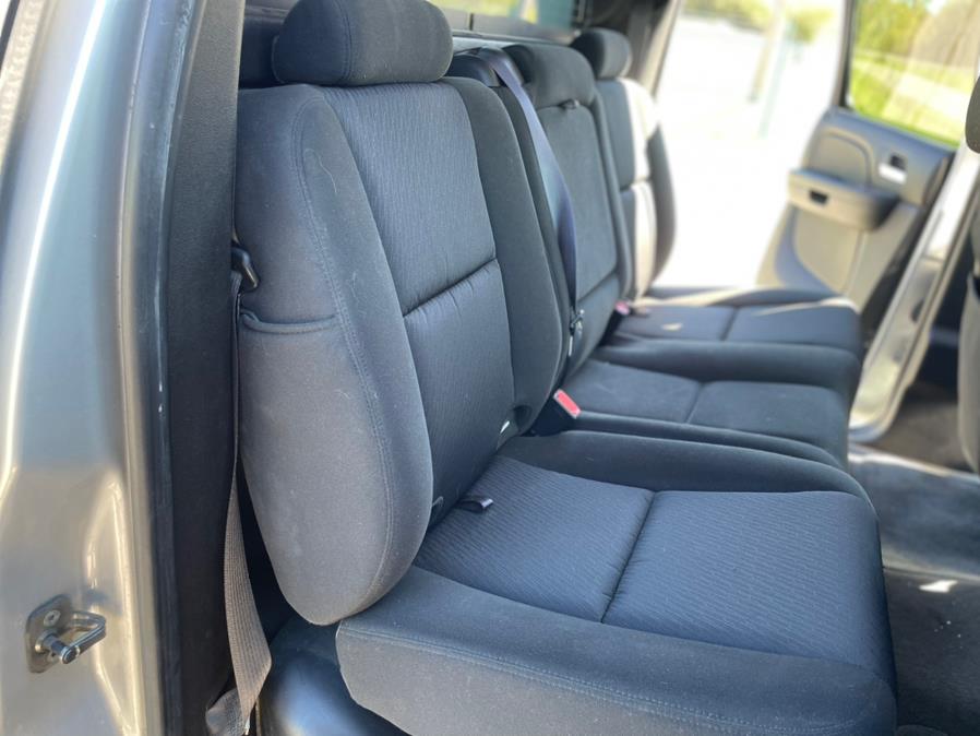 2011 Chevrolet Avalanche LS photo