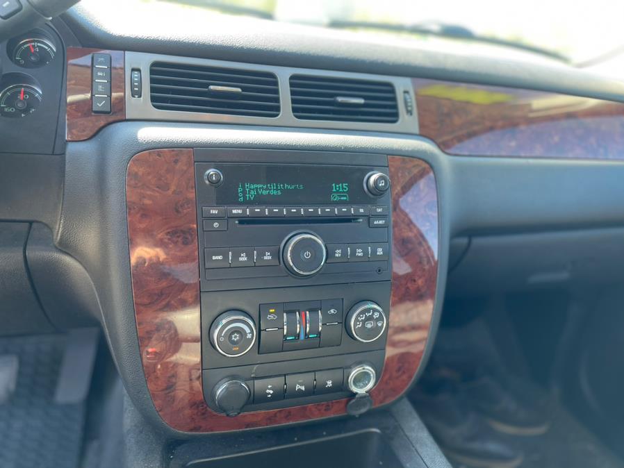 2011 Chevrolet Avalanche LS photo
