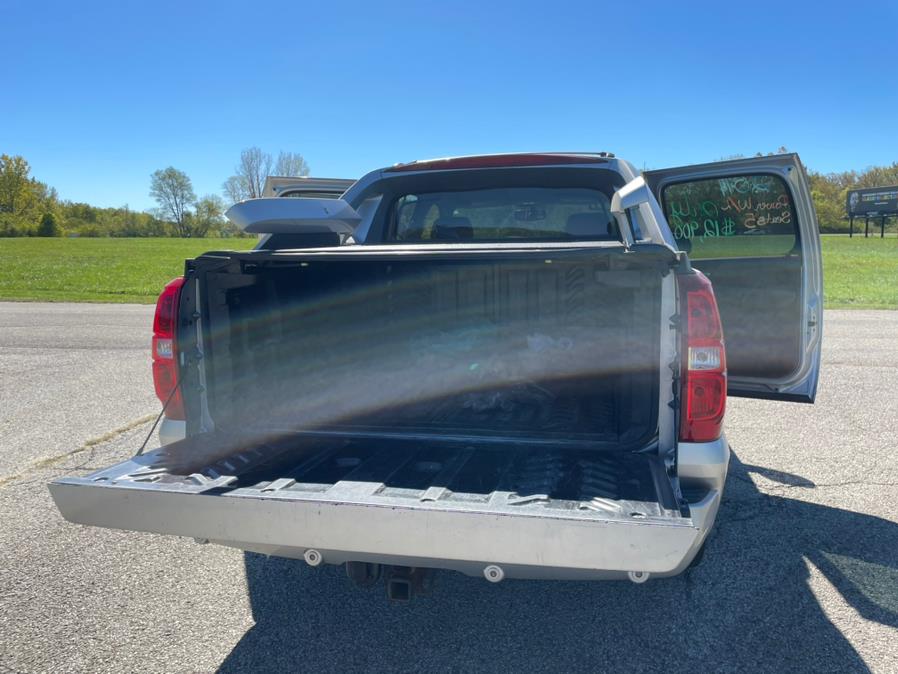 2011 Chevrolet Avalanche LS photo