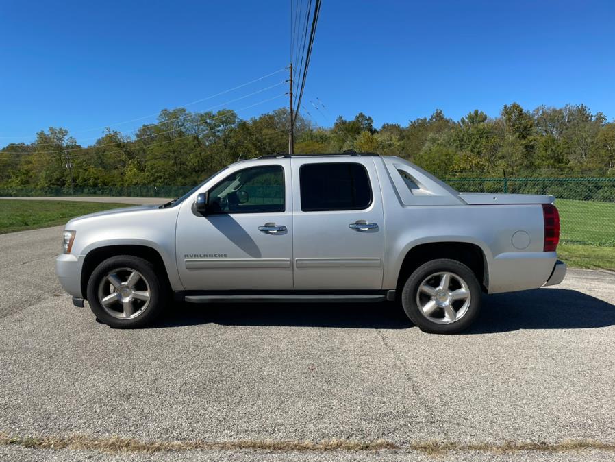 2011 Chevrolet Avalanche LS photo