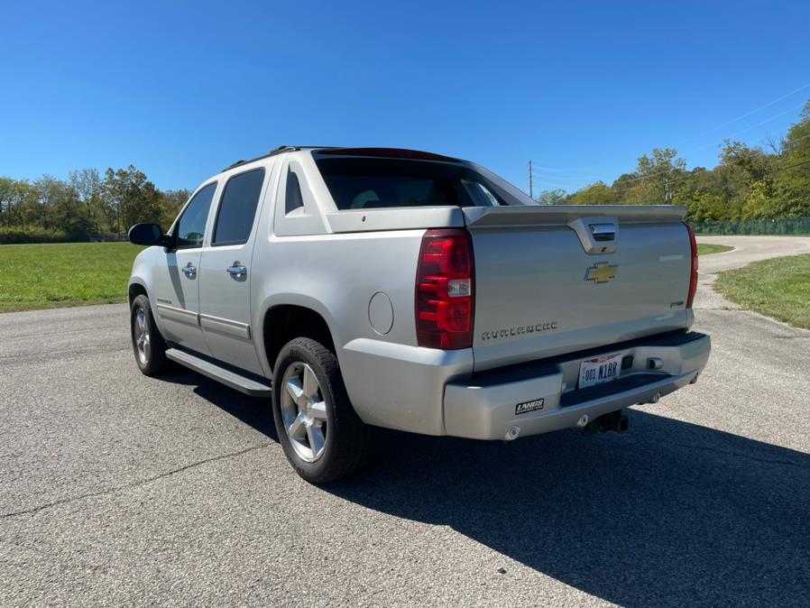 2011 Chevrolet Avalanche LS photo