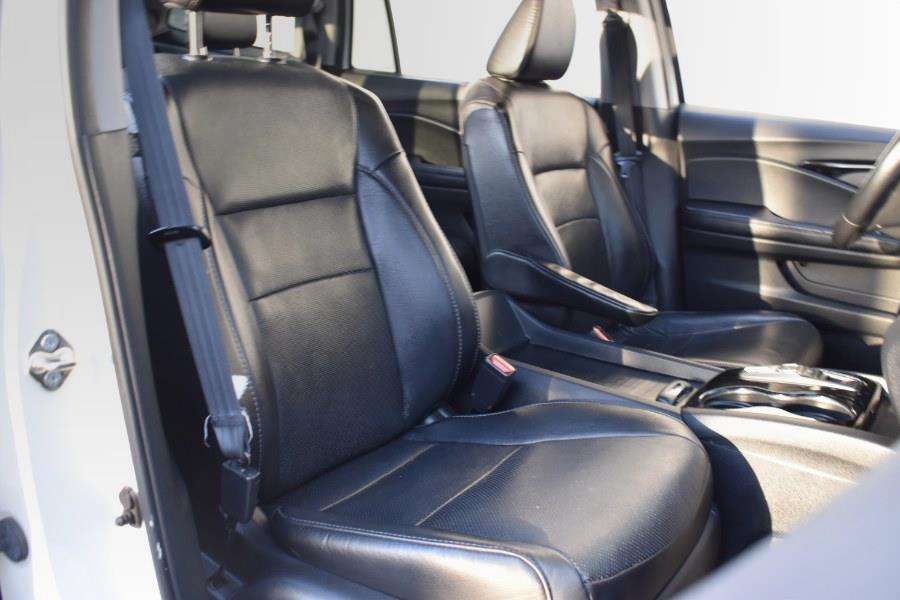 2017 Honda Pilot Elite AWD photo