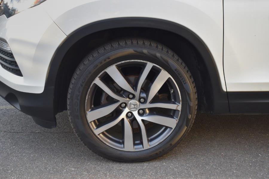 2017 Honda Pilot Elite AWD photo