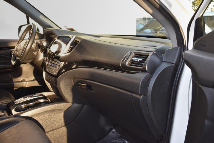 2017 Honda Pilot Elite AWD photo