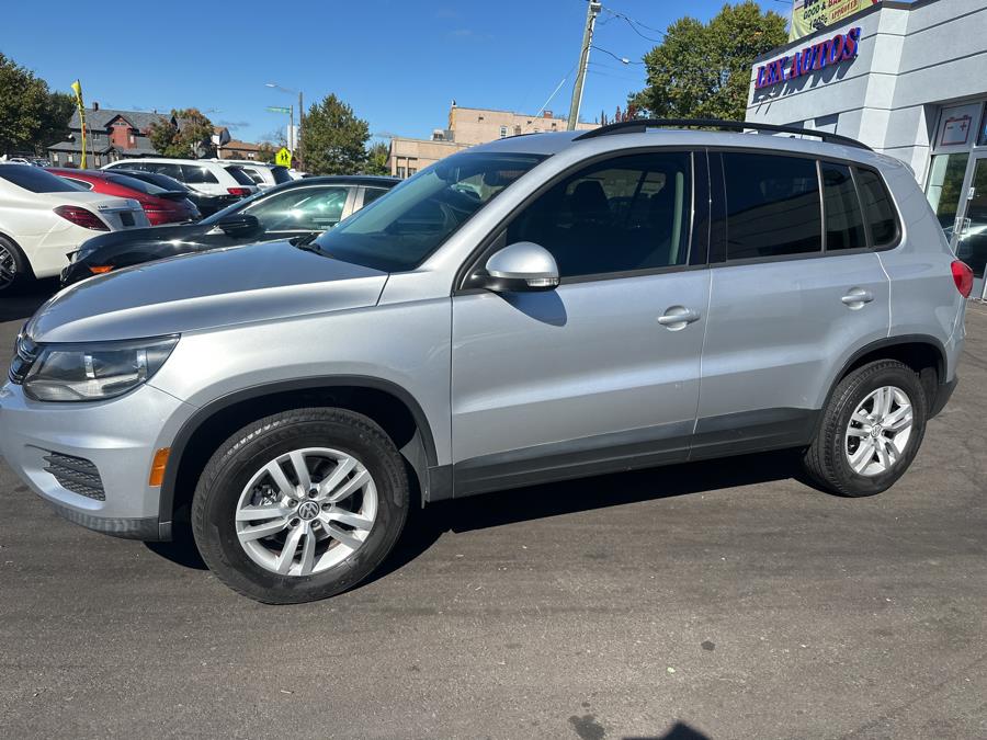 2015 Volkswagen Tiguan 2WD 4dr Auto S photo