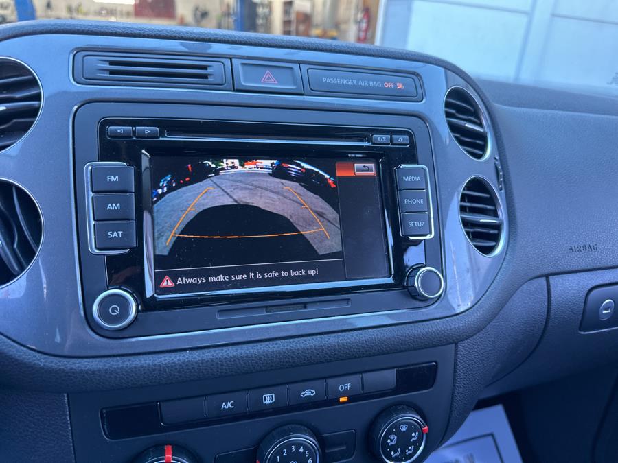 2015 Volkswagen Tiguan 2WD 4dr Auto S photo