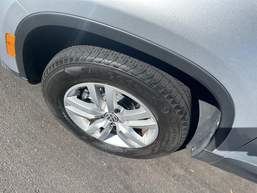 2015 Volkswagen Tiguan 2WD 4dr Auto S photo
