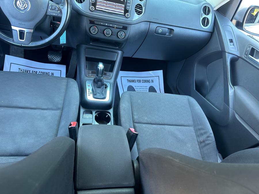 2015 Volkswagen Tiguan 2WD 4dr Auto S photo