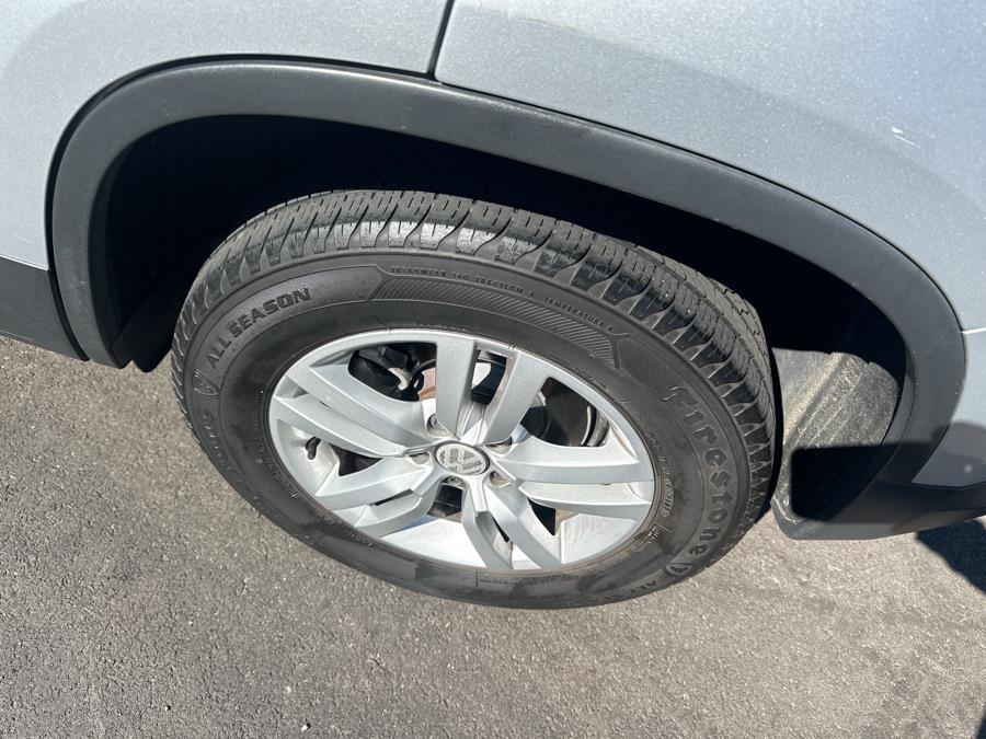 2015 Volkswagen Tiguan 2WD 4dr Auto S photo