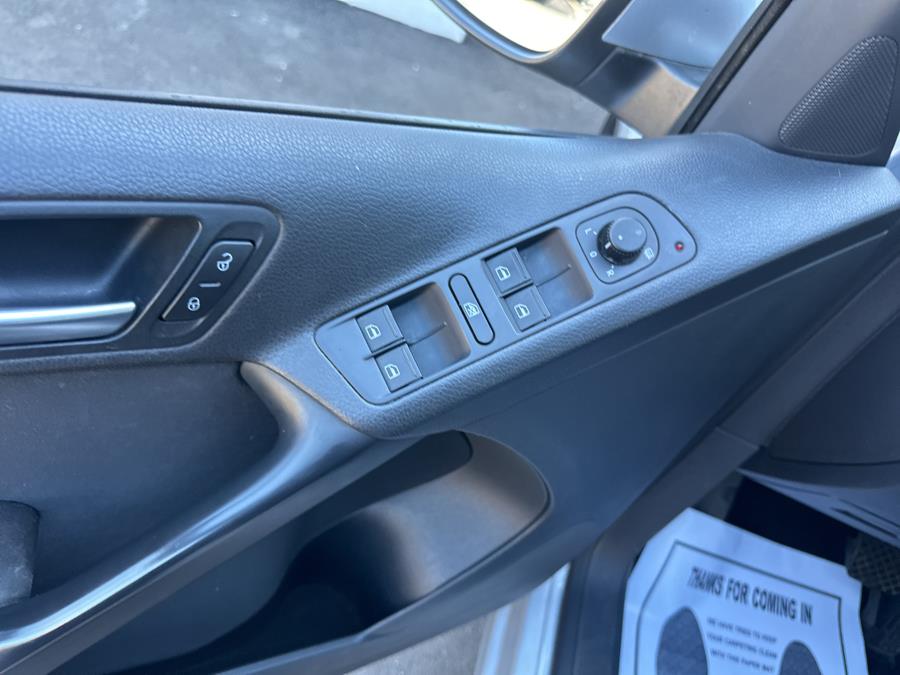 2015 Volkswagen Tiguan 2WD 4dr Auto S photo