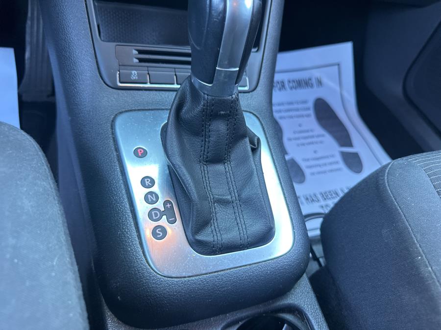 2015 Volkswagen Tiguan 2WD 4dr Auto S photo