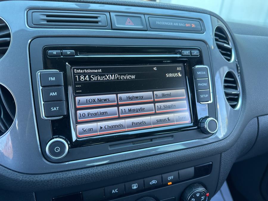 2015 Volkswagen Tiguan 2WD 4dr Auto S photo