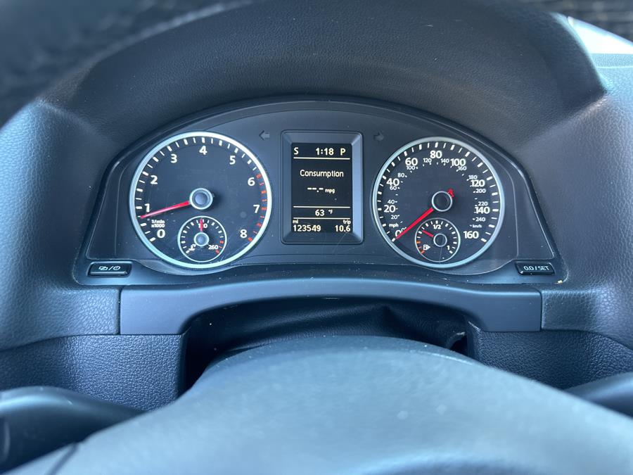 2015 Volkswagen Tiguan 2WD 4dr Auto S photo