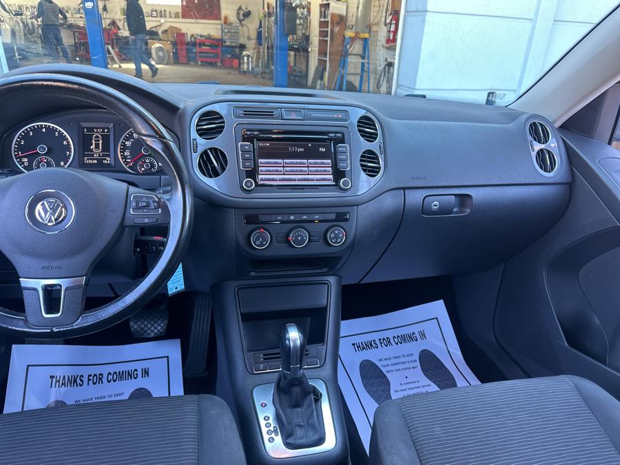 2015 Volkswagen Tiguan 2WD 4dr Auto S photo