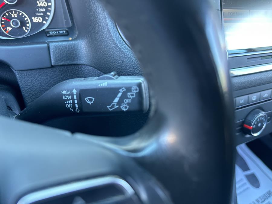 2015 Volkswagen Tiguan 2WD 4dr Auto S photo