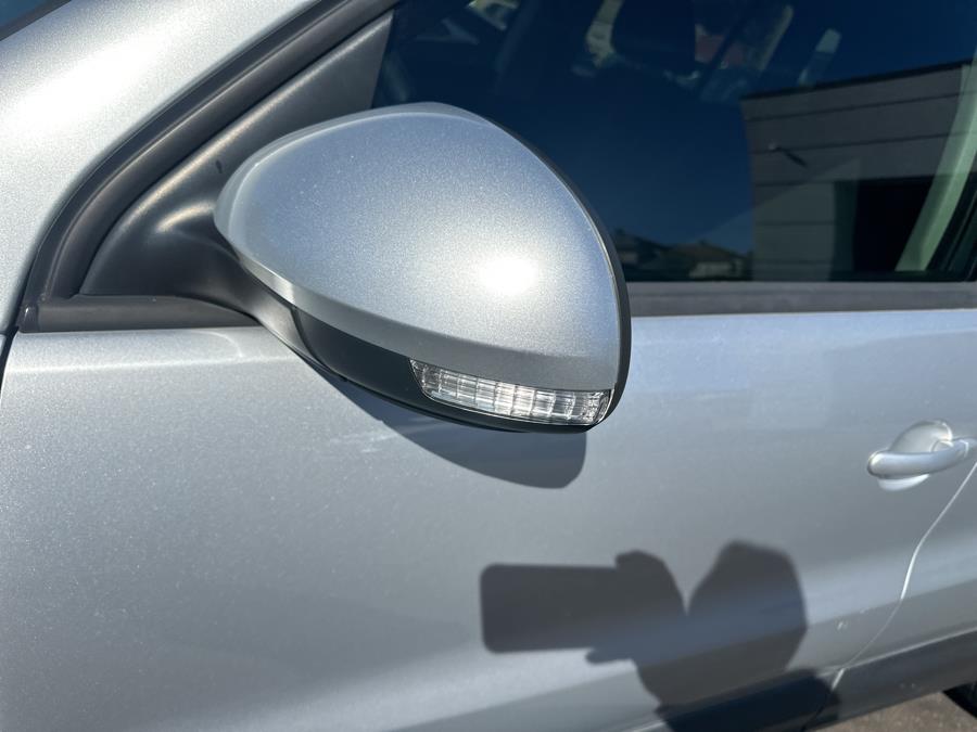 2015 Volkswagen Tiguan 2WD 4dr Auto S photo