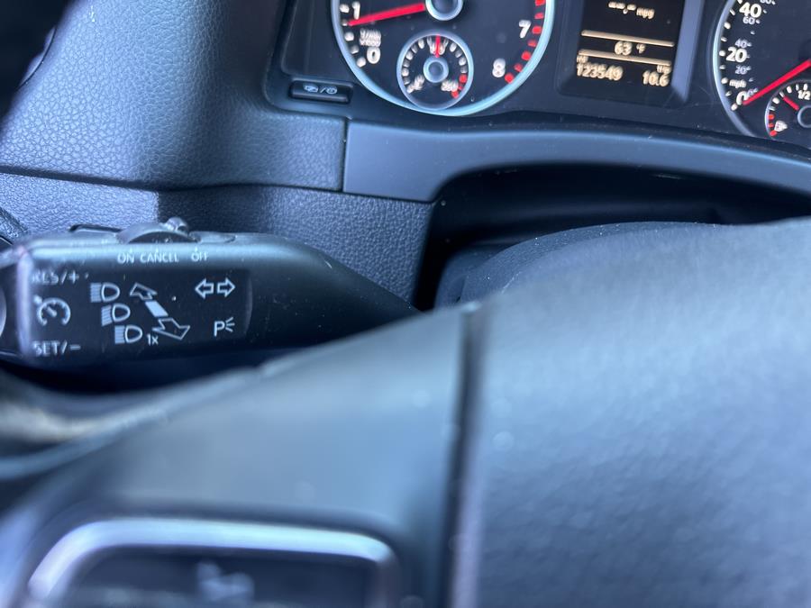 2015 Volkswagen Tiguan 2WD 4dr Auto S photo