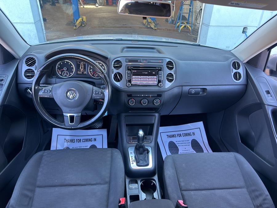 2015 Volkswagen Tiguan 2WD 4dr Auto S photo