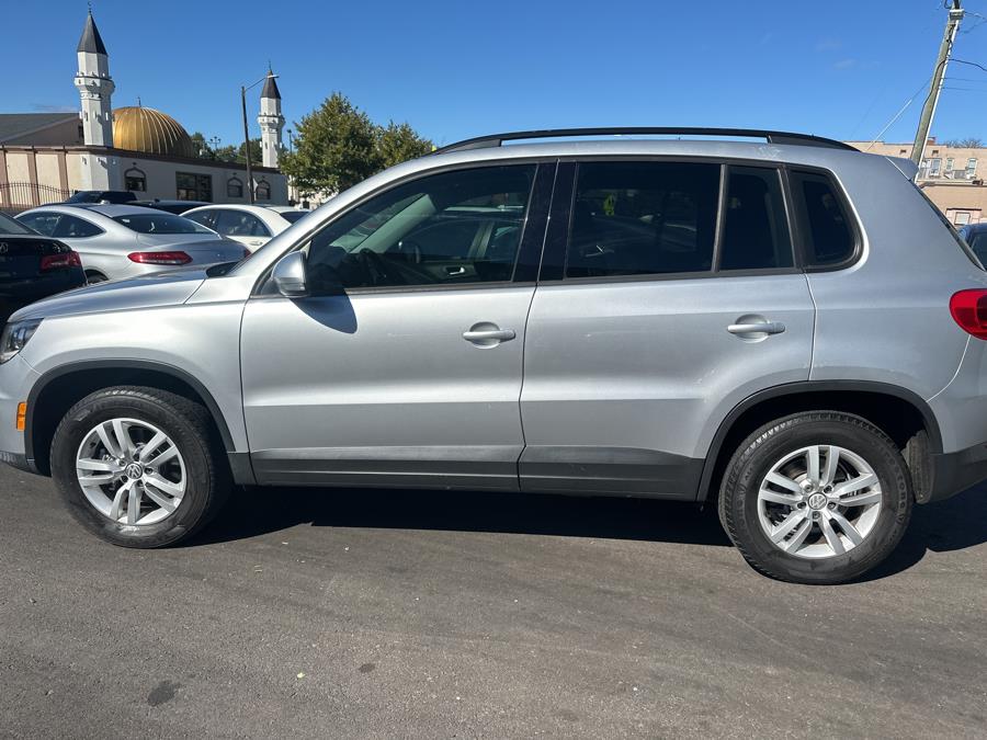 2015 Volkswagen Tiguan 2WD 4dr Auto S photo