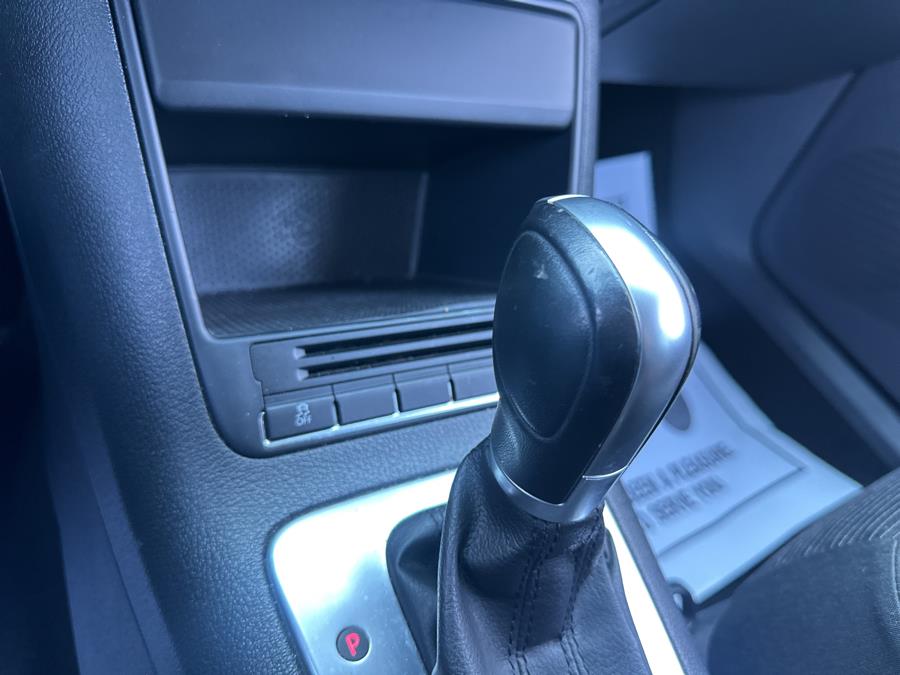 2015 Volkswagen Tiguan 2WD 4dr Auto S photo