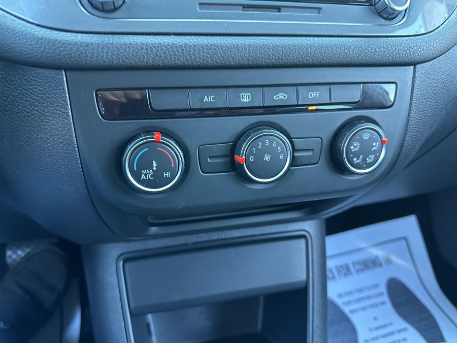 2015 Volkswagen Tiguan 2WD 4dr Auto S photo