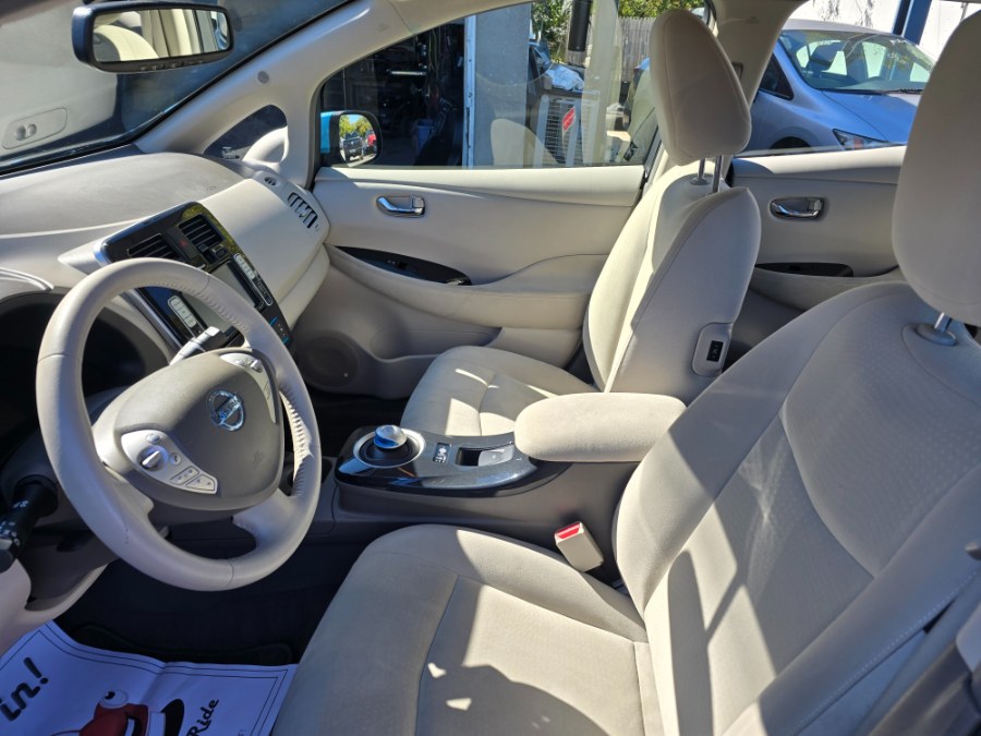 2012 Nissan LEAF SV photo