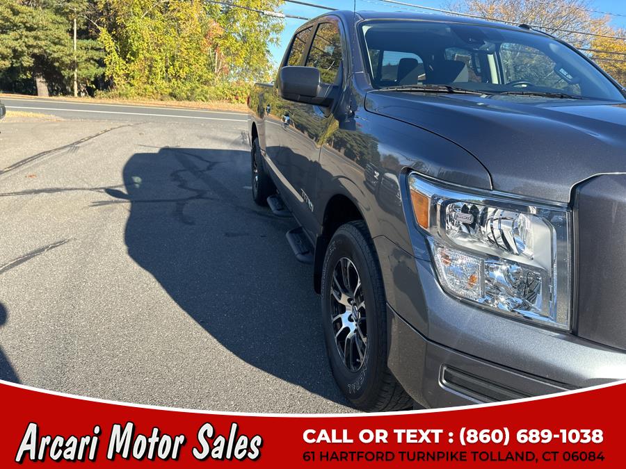 2021 Nissan Titan 4x4 Crew Cab SV photo
