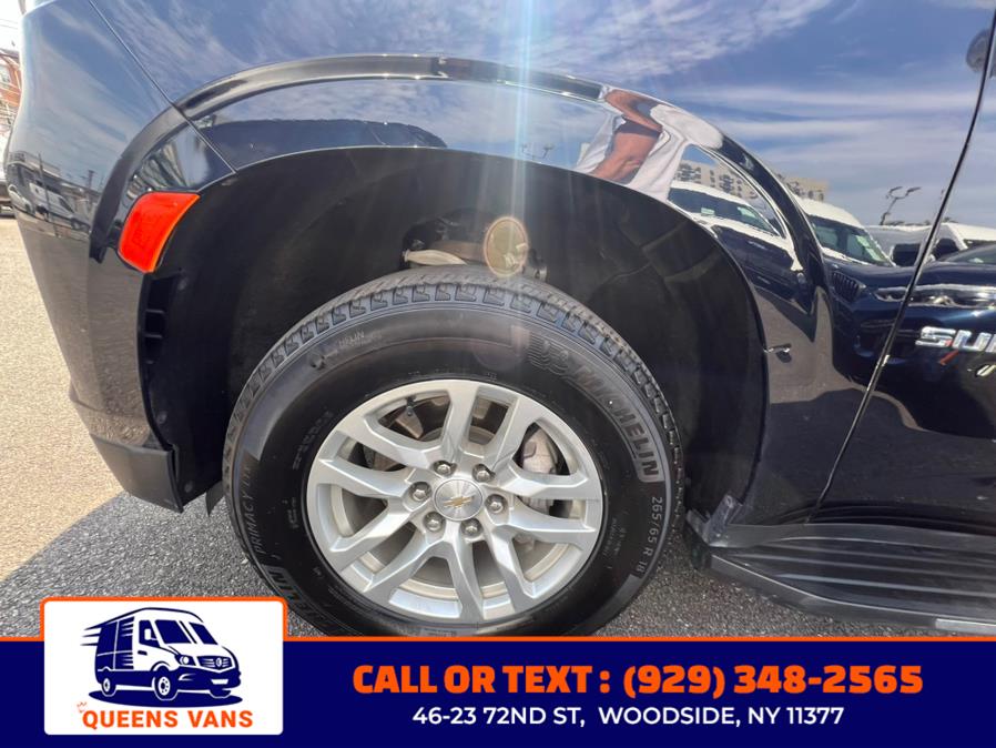 2023 Chevrolet Suburban 4WD 4dr LT photo
