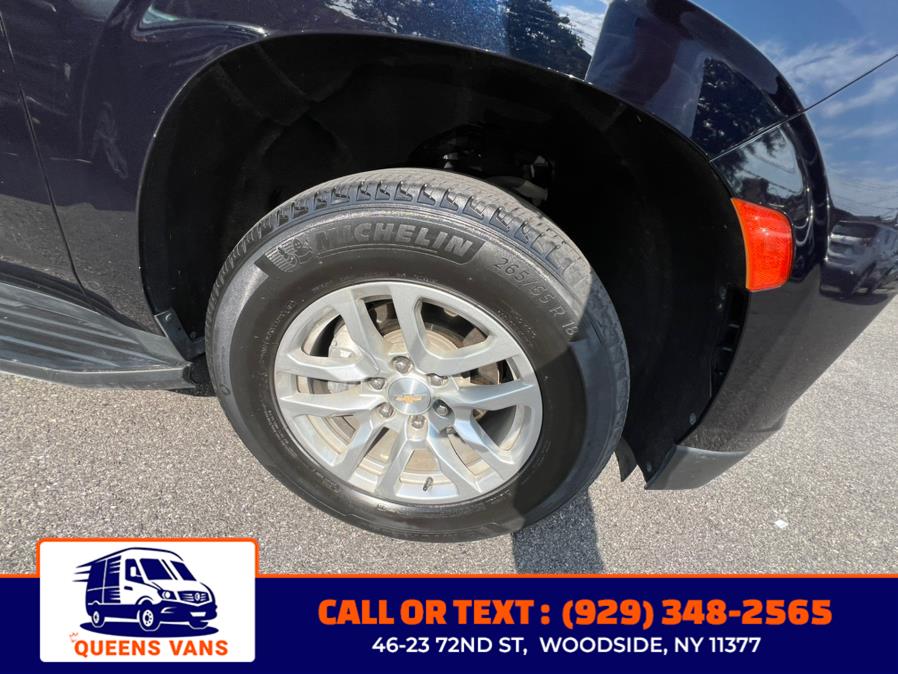 2023 Chevrolet Suburban 4WD 4dr LT photo